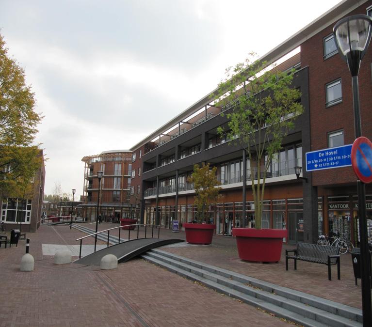 Door de noodzakelijke uitbreiding van centrumfuncties kon het oude centrum van Goirle, dat lag op het Heilig Hartplein waar de Tilburgseweg en de Kloosterstraat bij elkaar komen, niet aan de