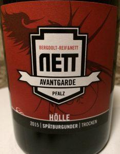 Wijn 9 Avantgarde Hölle Spätburgunder 2015 Christian Nett Weingut Bergdolt-Reif & Nett Zes stemmen Typerende geur van Spätburgunder met fris, rood fruit (aardbei) en aardse