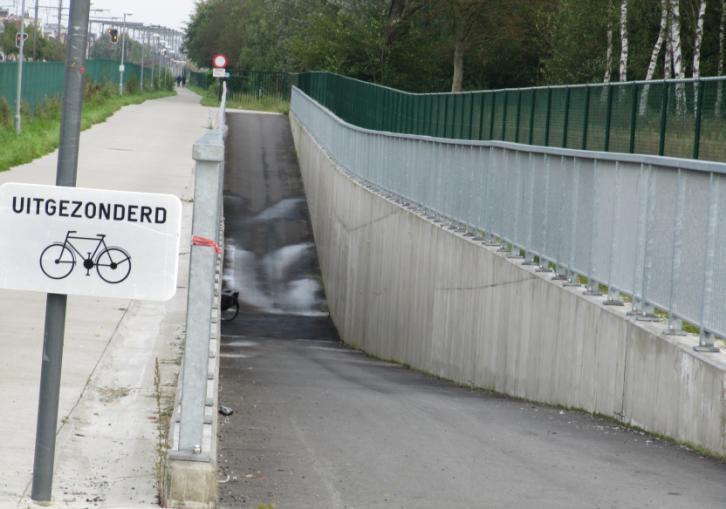 In het Waasland, slechte ervaring met fietsvoorzieningen nabij gewestwegen :