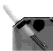 Verwijderen van een strook isolatiemateriaal Het isolatiemateriaal dient met een mes doorgesneden te worden, zonder echter in het gipskarton te snijden.