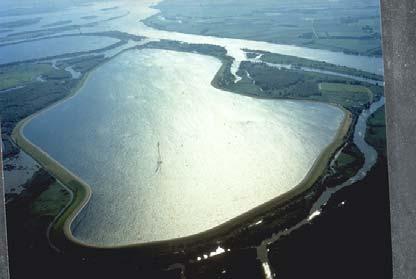 1. Verontreiniging en zelfreiniging In Nederland zijn 2 verschillende typen bekkens gerealiseerd bij de Biesbosch en de Berenplaat (zie afb. 1).