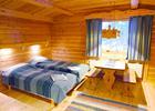 Kamers: het hotel telt 64 comfortabele hotelkamers in Scandinavische stijl met wc en douche.