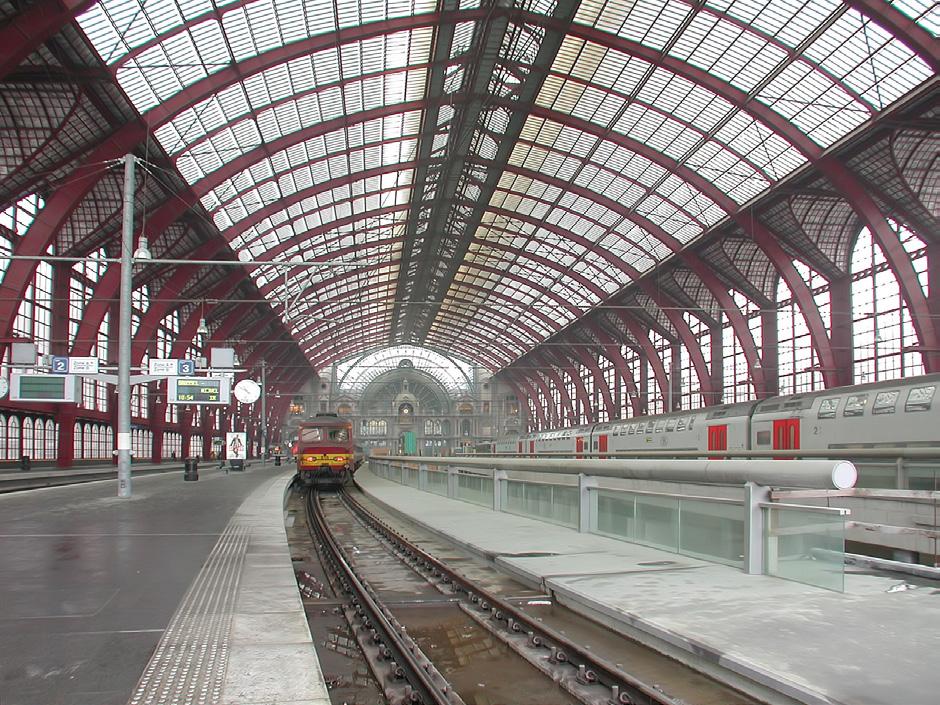 000 m2 studie van de ruimte-akoestiek en van de omroepinstallatie Omschrijving van het project Antwerpen-Centraal is een prachtig stationsgebouw, maar naar hedendaagse normen had het station