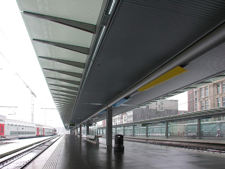 Grondige structureringswerken waren nodig om de hogesnelheidstrein door het station te laten rijden richting Nederland. Hiertoe werd een spoorverbinding onder de stad gelegd.