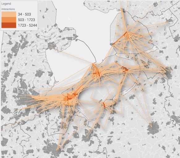 4. Ruimtelijke netwerken: voorzieningen en recreatie Vanwege de relatief zwakke ontwikkeling van centrumfuncties in Flevoland is de bevolking deels aangewezen op centrumfuncties en voorzieningen in