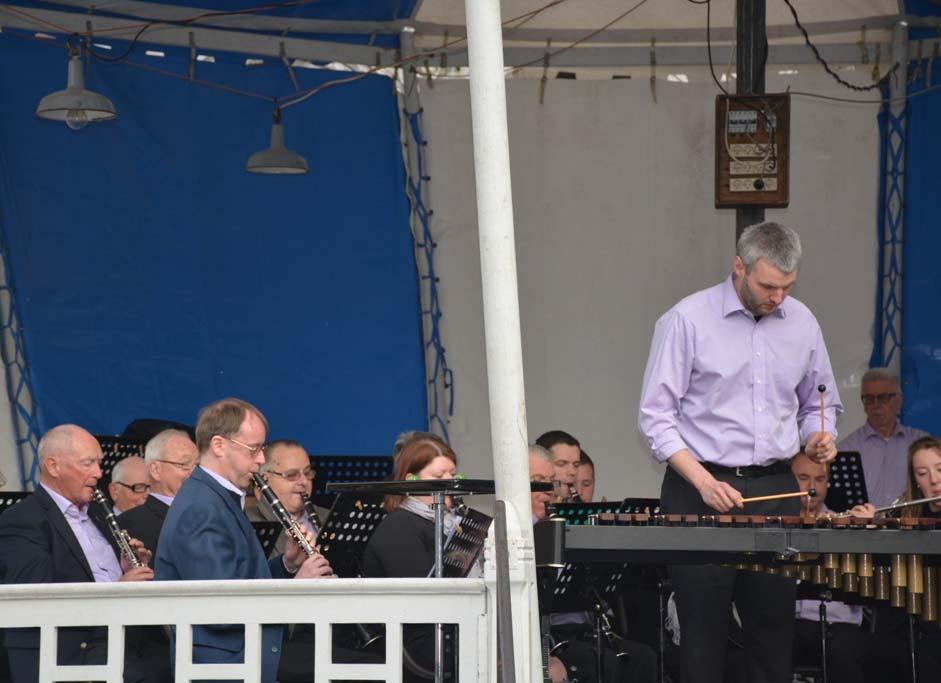 Thomas Plessers als solist in Czardas Tweede feestconcert met het Anemos Saxofoonkwartet op 30 mei 2015 Op 30 mei was het Anemos Saxofoonkwartet in Halle te gast op uitnodiging van de Halse Harmonie.