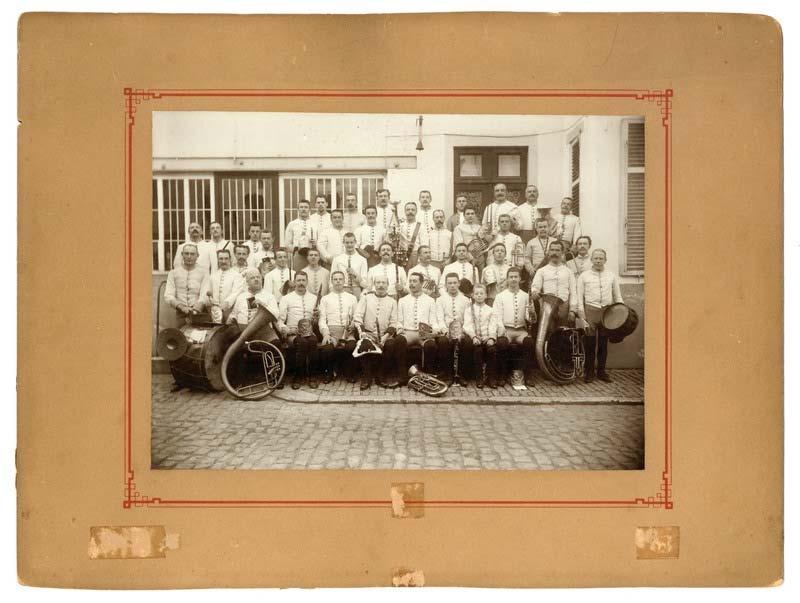 De Harmonie duikt in het eigen verleden De Harmonie op de herdenking van 100 jaar Boerenkrijg Na de publicatie van Servais! fils de l harmonie dook er nog een bijzondere foto op uit 1898.