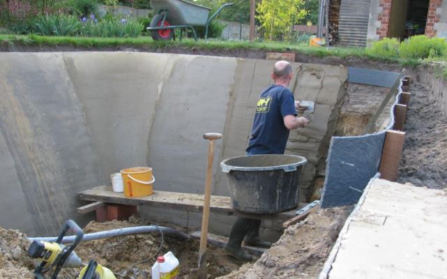 Cement Metselzand reeds aanwezig Stap 6 Worteldoek aanbrengen Worteldoek aanbrengen ter bescherming van de folie Worteldoek (website) Stap 7 Vijverfolie leggen Als de gehele vijver is voorzien van