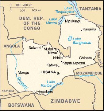 3 SITUERING 3.1 OVER ZAMBIA Zambia ligt in het zuidelijk deel van Afrika. Het land heeft 7 buurlanden zie kaart. De oppervlakte is 18 keer Nederland. Er wonen ongeveer 20 miljoen mensen (2010).