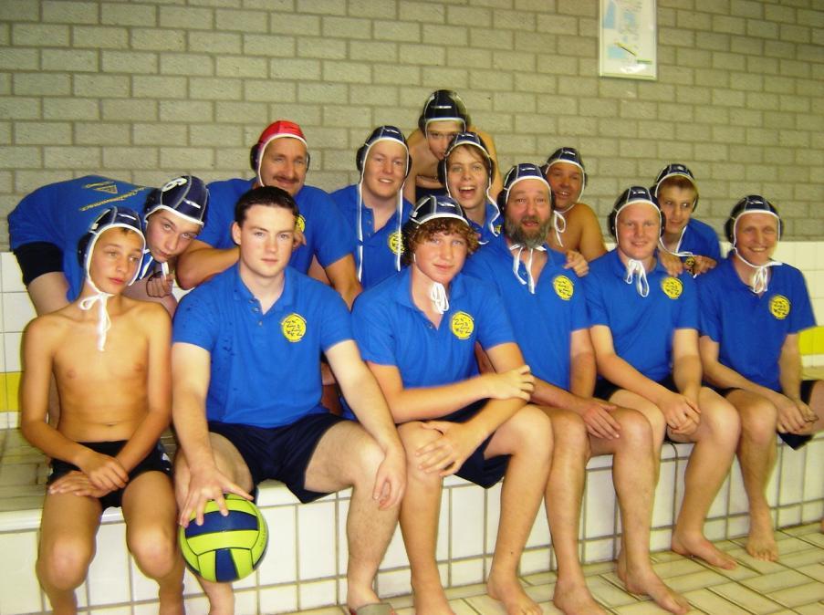 Op de foto staat de deelnemers aan het heren wedstrijdteam welke genomen is voor de wedstrijd op 10 oktober in Hardenberg. De nieuwe leden staat er nog niet bij.