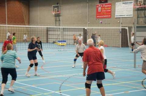 Wij nodigen u van harte uit om op let op vrijdag 28 december deel te nemen aan het Zeelcafé Winter Toernooi voor volleybalrecreanten.