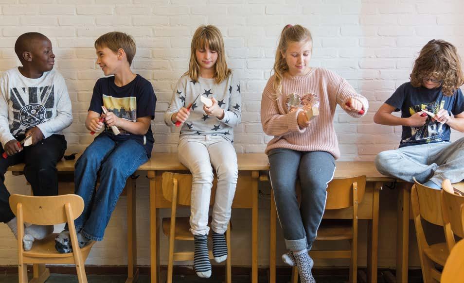 We werken zowel gedifferentieerd als volgens plan, zodat kinderen het onderwijs krijgen dat bij ze past. Daarnaast werken we in periodes van drie of vier weken aan één hoofdvak.