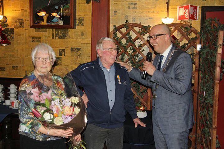 Lintje Ben de Rek Ben de Rek (82) is op 5 januari 2018 vanwege 50 jaar vrijwilligerswerk benoemd tot Lid in de Orde van Oranje-Nassau.