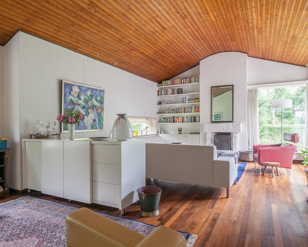 Soort bungalow Bouwjaar 1963 Type vrijstaande woning Tuin tuin rondom Kamers 8 Woonoppervlakte 279 m² Perceeloppervlakte 1072 m² Inhoud 1069 m³