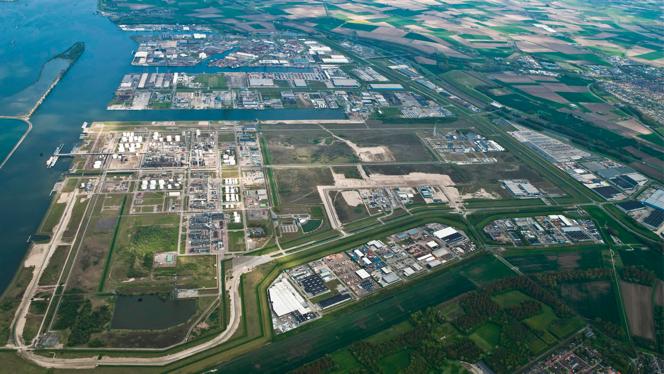 Port of Moerdijk Moerdijk wil in 2030 hét belangrijkste knooppunt van duurzame logistiek en procesindustrie zijn in de Vlaams-Nederlandse Delta.