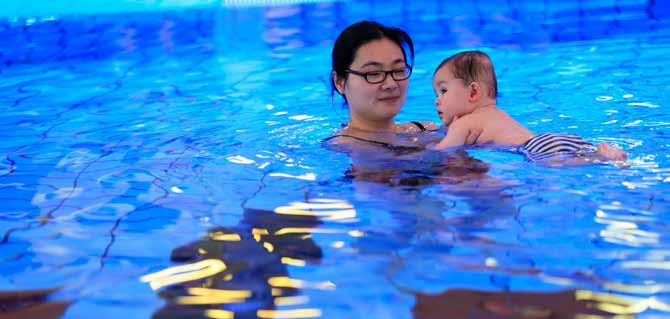 3.4 Horeca Voor een aantrekkelijk zwembad is een goede horecavoorziening belangrijk. Vooral bij recreatie/gezinszwemmen en leszwemmen (wachtende ouders) speelt het sociale aspect een belangrijke rol.