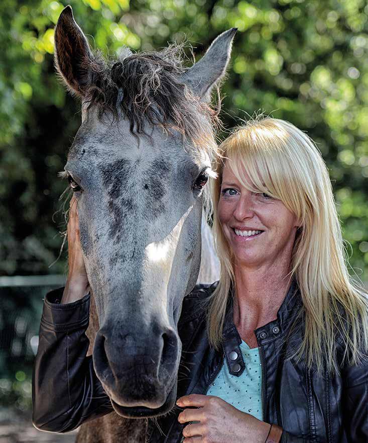 Wie is je opleider? Ik ben Tirza Brouwer een ervaren coach, trainer en Paardencoach uit het bedrijfsleven.