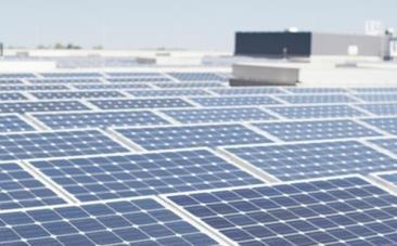Solar Finance Inkomstenmodel Inkomsten vloeien voort uit de productie en verkoop van elektriciteit en groenestroomcertificaten Partners O&A -overeenkomst op lange termijn met ENGIE Fabricom Type