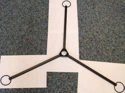 A) Bij werkzaamheden op gevoelige vloeren bedekt de naar buiten geschroefde rubberdop de spikes (afb. B).
