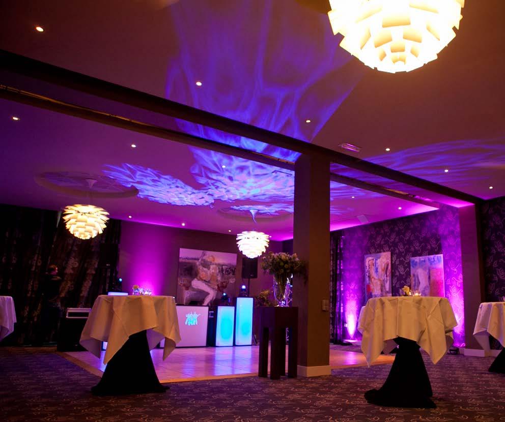 F eest in de Ballroom of de Wintertuin Bij een aperitief is het niet ongebruikelijk uw gasten de vrije keus te laten uit een vooraf vastgesteld drankenassortiment.