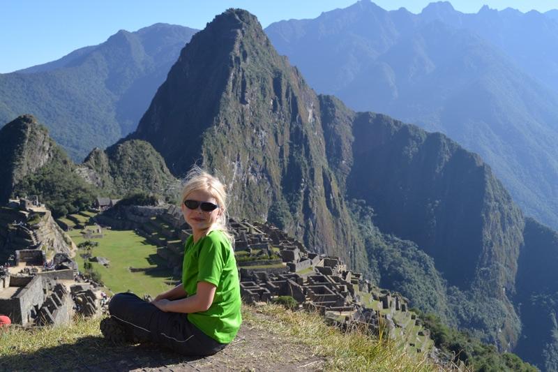 Het is één dag lopen en aan het eind van de middag kom je aan bij Machu Picchu, waarna je s avonds overnacht in het dorpje Aguas Calientes.