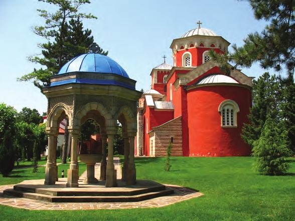 Het klooster Žiča is fel rood gekleurd zes figuren, waarvan Petrus, Lucas, Simon en Thomas nog te herkennen zijn, stammen uit de eerste helft van de dertiende eeuw en behoren daarmee samen met de