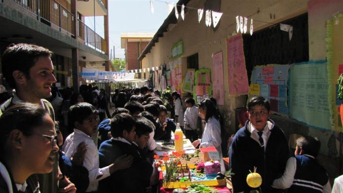 Korte termijndoelstellingen Het project heeft de opgestelde korte termijndoelstellingen ruimschoots gehaald, want in een jaar tijd heeft het projectteam Huertos Educativos Cochabamba (educatieve