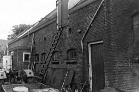 In 1968 verkocht zijn moeder de boerderij aan het ministerie van Verkeer en Waterstaat omdat de boerderij in de weg stond voor de verbreding van het Noordzeekanaal.