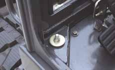 Stroomregelingsysteem giek en arm Reservepoort (klep) Cabine & interieur Op rubber steunen gemonteerde cabine Airconditioning Airco filter Verstelbare, geveerde stoel met verstelbare