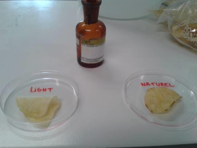 Experiment 3: Zetmeel in chips aantonen. ORIENTEREN Onderzoeksvraag: Hoe kunnen we zetmeel in gewone en in light chips aantonen?