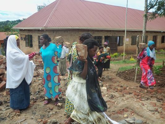5. Urgent action: Maleku school Op maandag 18 april trof een zware storm en slagregens Kibinge. In het bijzonder werd de Maleku school getroffen, tijdens de lestijd.