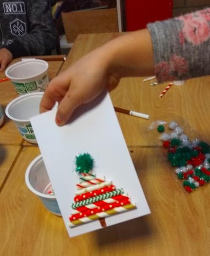 Daarnaast zijn ze druk bezig geweest met het maken van kerstkaarten voor de verkoop. Groep 5 is erg relaxed aan de kerstvakantie begonnen.