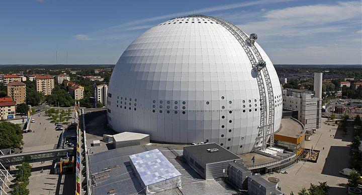 De Globe is het grootste bolvormige gebouw ter wereld met een diameter van 110 meter.