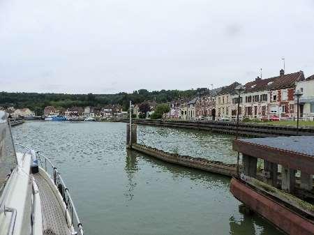 14-8: Van Peronne naar Pont l' Eveque (49KM) Aan het eind van Canal du Nord voorbij Noyon ligt Pont l Eveque, aanleggen in haventje of aan een