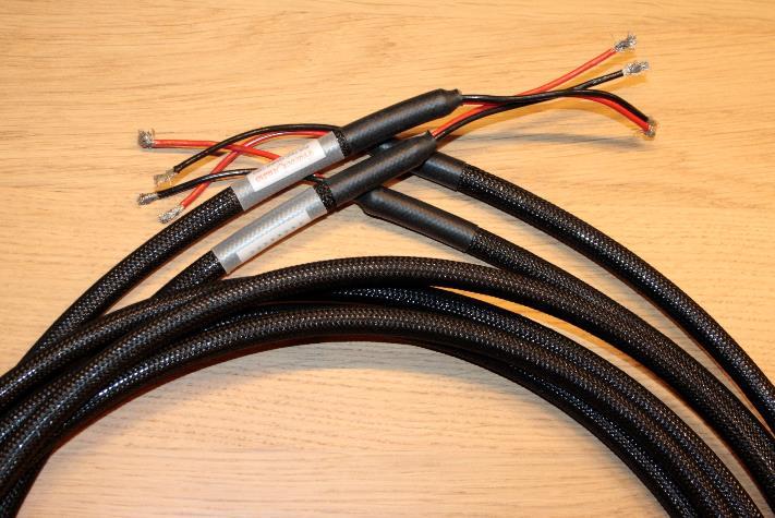 Pink Faun PC-4- power cords Nieuwprijs: 325,= Mag weg