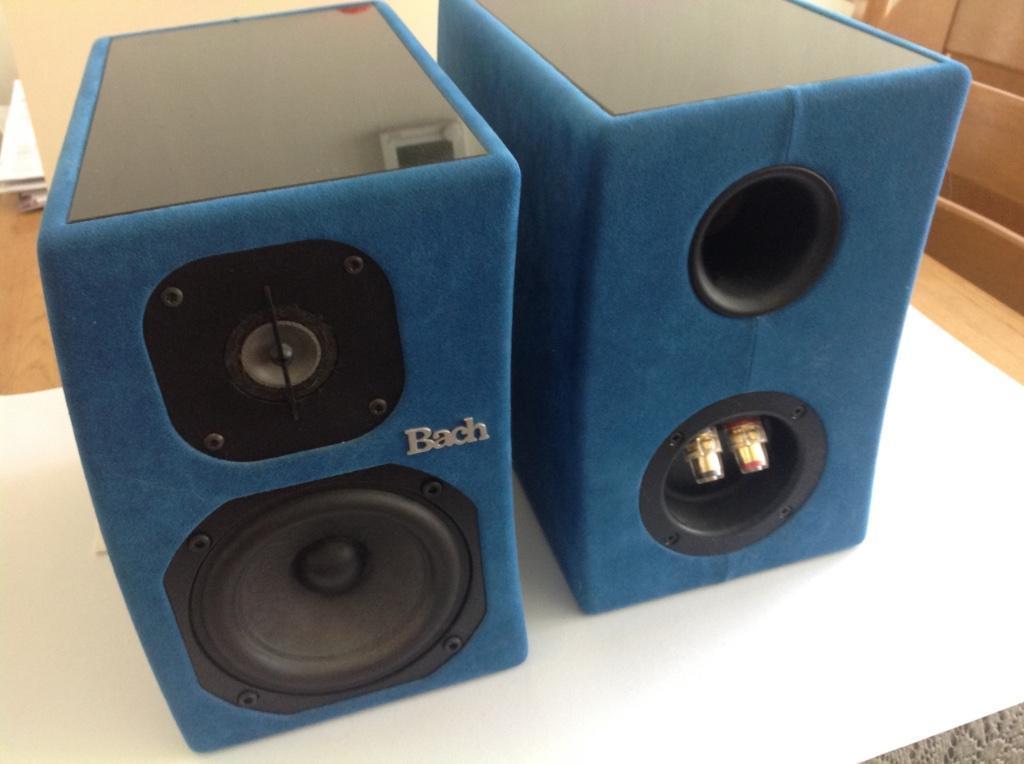 Bach S 2 HE Monitor speakers: Set Bach S2HE Monitor speakers in blauw alcantara, in nieuwstaat.