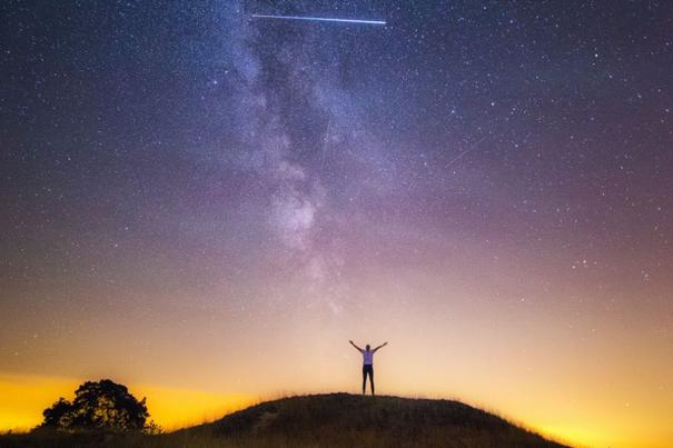 Foto: Door alle lichtvervuiling is de sterrenhemel niet meer te zien. Eventueel kan het licht in de nacht op bepaalde locaties uit.