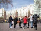 veiligheid in en rond scholen naar de Tweede Kamer.