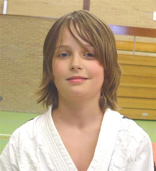 Dat al mijn wensen uitkomen, dan wereldvrede en alles goed met het milieu. Ben je gelukkig. Ja. Hoe komt dat. Door van alles en nog wat. Wat wil je nog zeggen. Judo is super.