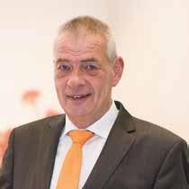 Van Iperen woont sinds 1989 in Veenendaal en werkt als zelfstandig organisatieadviseur en interimmanager. Geerts is docent Engels op het Van Lodensteincollege en is vanaf 2014 raadslid.