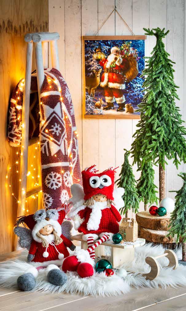 1 2 Wanddecoratie d 50 cm, e 40 cm. Canvas doek met verlichting. Excl. 2x AA batterijen. 9,99 Kerstboom groot d 78 cm, e 23 cm. Alternatieve kerstboom met glitters op standaard.