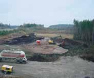 De bestaande twee-baans snelweg werd verbreed tot een vier-baans snelweg. De grond op het bouwterrein was zeer nat en bevat turf en een grote hoeveelheid vegetatie.