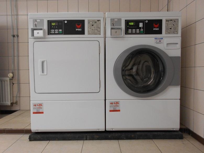 April 2015 Wasmachine en droger Vanaf nu hebben we een wasserette met een professionele