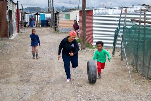 In het centrum van NOSA kunnen de kinderen ontspannen, leren, huiswerk maken en heel veel spelen. Winterveld, Gauteng, Zuid-Afrika MAMA Mapula Morudi Partner sinds: 2015 Funding in 2017: ZAR 768.