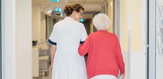 Werkgroepen Hoe is het ouderen-onderwijs in uw ziekenhuis/opleiding geregeld? Welke onderwerpen horen zeker in het ouderengeneeskunde onderwijs voor de specialisten/ in de specialistenopleiding?