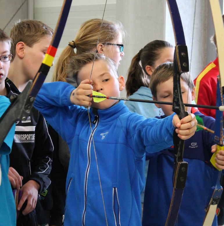 het 6 de leerjaar nemen deel aan ondermeer atletiek, squash, tafeltennis, jiu jitsu, aikido, dans, voetbal, badminton, volleybal, boogschieten, muurklimmen, mountainbike en paardrijden én een