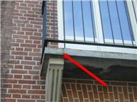 23 Vloeren 2322 Balkonconstructie beton Voorgevel Aangroei mos, algen Urgentie: 3 Op lange termijn Activiteit: 2015 Hvh Totaal Reinigen Balkons