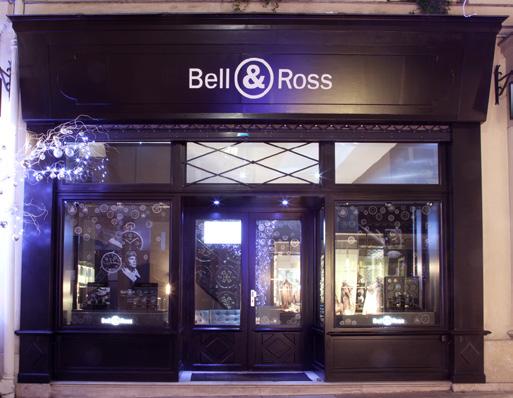 Bell & Ross GAAT MET ZIJN TIJD MEE Bell & Ross gaat met zijn tijd mee en is de eerste expert in de haute horlogerie sector die zijn luxeartikelen aanbiedt op het internet, zonder aan prestige in te