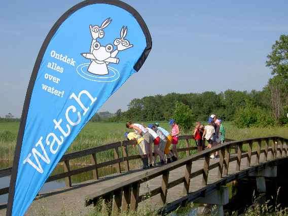 Watch Brak water Brak water, daar heeft Zeeland genoeg van. Wat is brak water eigenlijk? Hoe komt het dat water brak kan zijn en kun je dat ook meten?