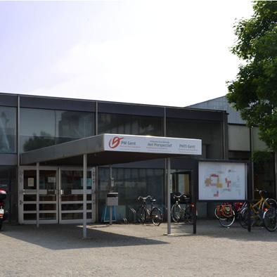 Het station Gent-Sint Pieters ligt op wandelafstand (10 minuten) en vlakbij de Abdisstraat is er ter hoogte van de Albertbrug een tram- en bushalte.